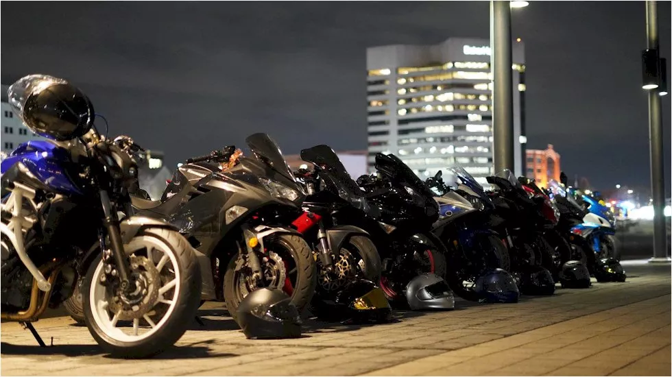 Egyedül vagy társaságban jobb motorozni?