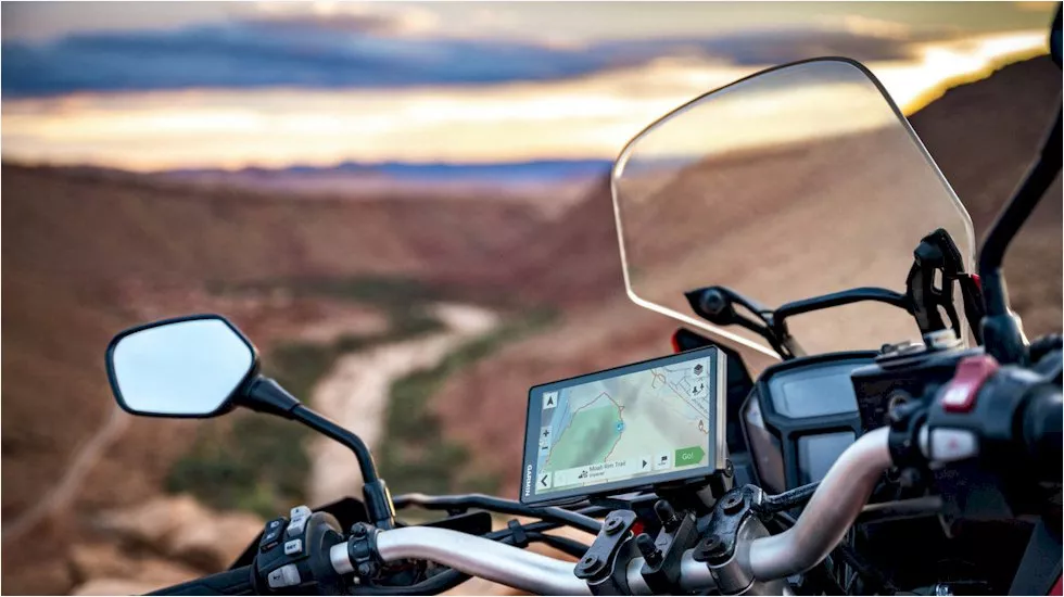 Elektronikus motoros kütyük: GPS, radar és okos felszerelések