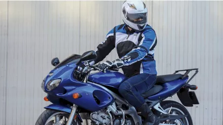 Hogyan v�lasszunk els� motoros ruh�zatot?