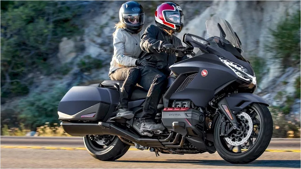 Hogyan vezesd a motort utassal?