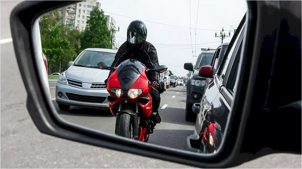Hol a helyed az úton motorral?
