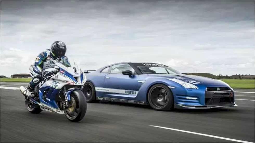 Mit tanulhat egy motoros az autósoktól?