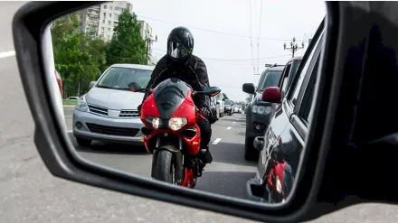 Motoros vs. autós: miért nem látják egymást az utakon?