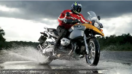 Motorozás esőben - technika és gondolkodás