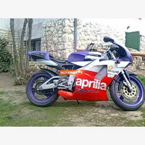 1. kp: Aprilia-rs extrema replica