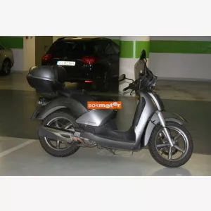 1. kp: Aprilia-Scarabeo 250