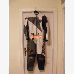 1. kp: Dainese-M