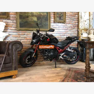 1. k�p: HONDA-cb 750 hornet