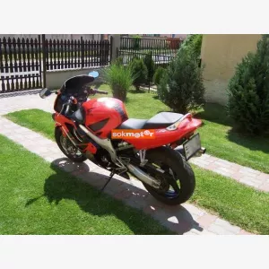 1. kp: Honda-CBR 600F