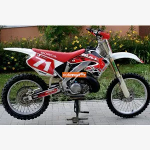 1. kp: Honda-CR-250