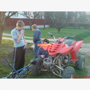 HONDA robog r alatt