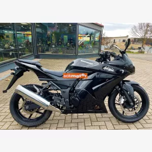 KAWASAKI 600-as