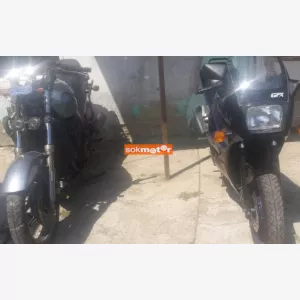 1. kp: Kawasaki-Gtr 1000 s Gpx 600
