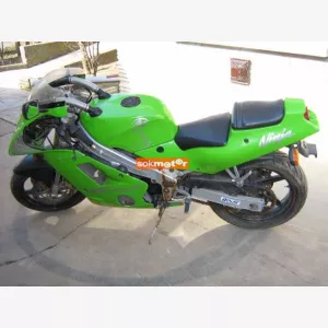 1. kp: Kawasaki-ZXR 250 bonts
