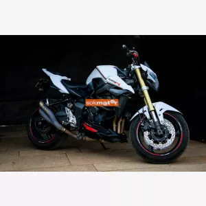 1. kp: SUZUKI-GSR 750