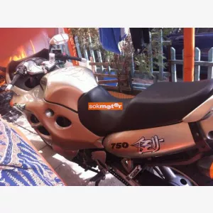 1. kp: Suzuki-GSX 750