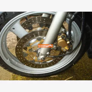 1. kp: Yamaha-FZR-400 EXUP
