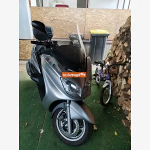 1. kp: YAMAHA-Yp 400 Mayesti
