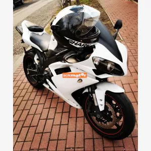1. kp: YAMAHA-YZF-R1