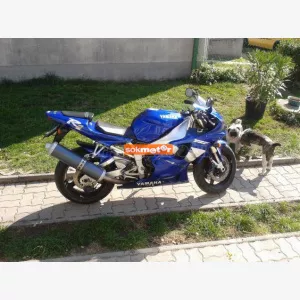 1. kp: Yamaha-YZF R1